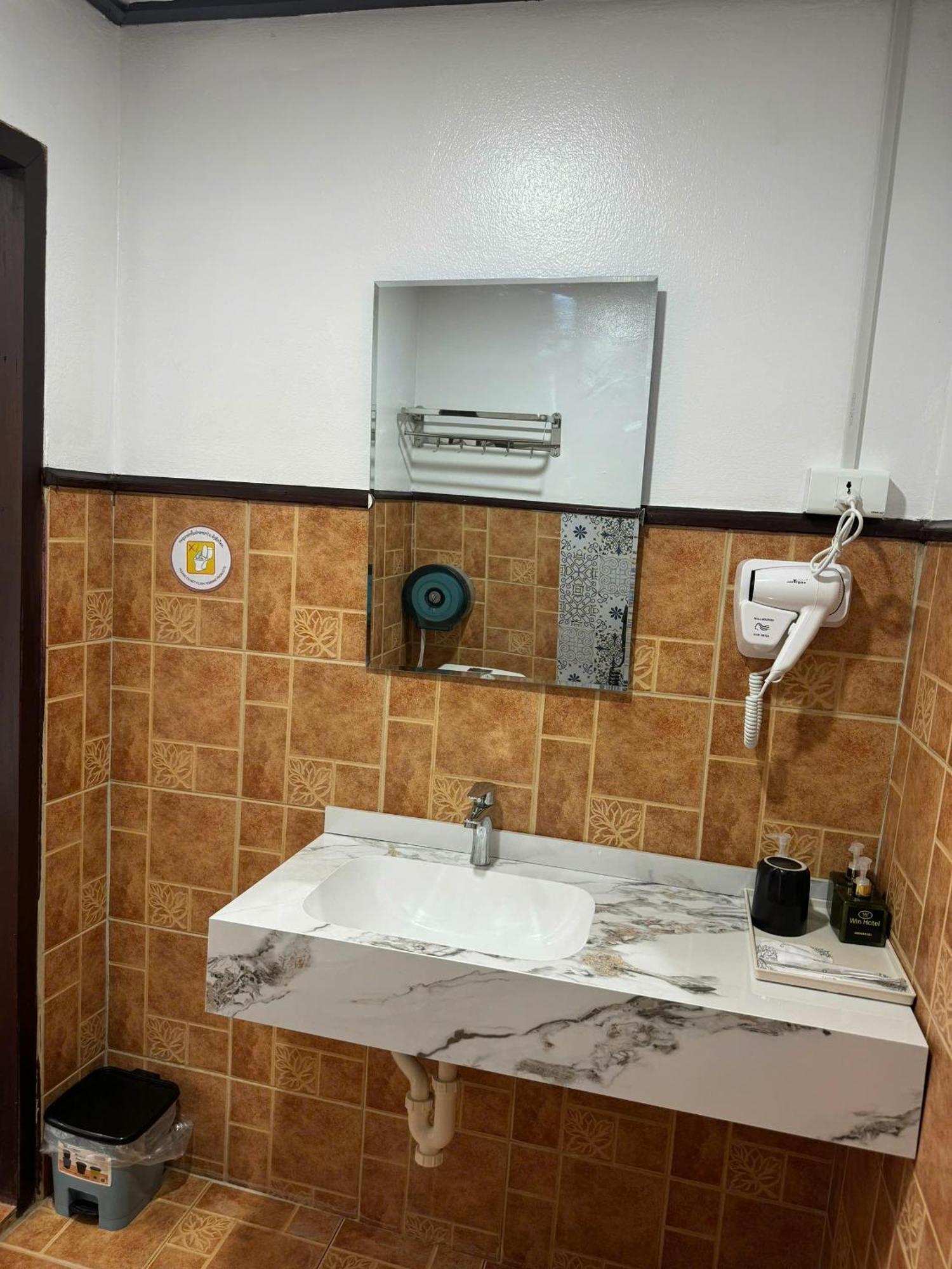 Win Hotel ヴァンヴィエン 部屋 写真