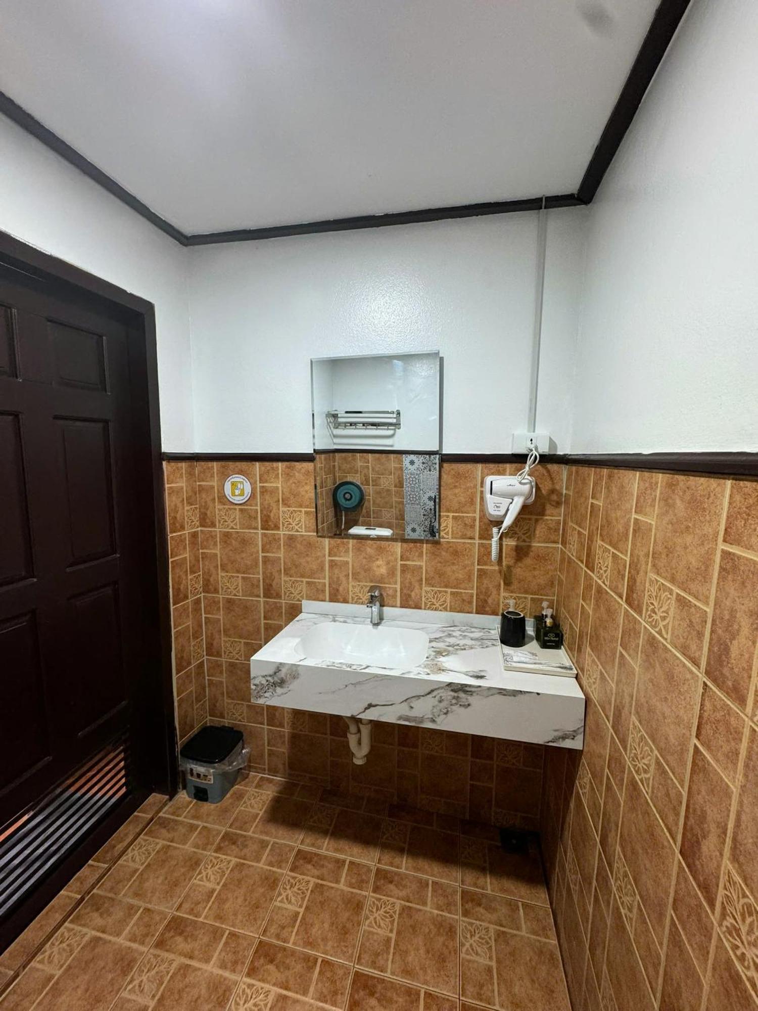 Win Hotel ヴァンヴィエン エクステリア 写真